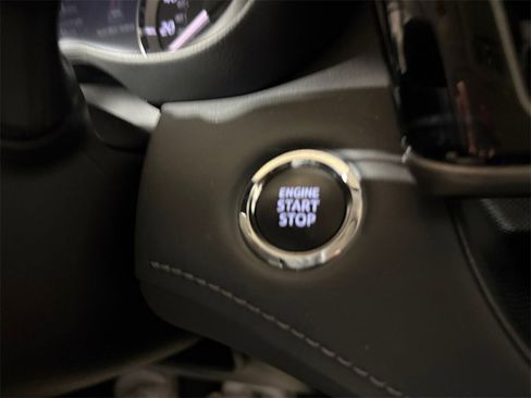 Used 2023 Toyota Highlander XLE image 30