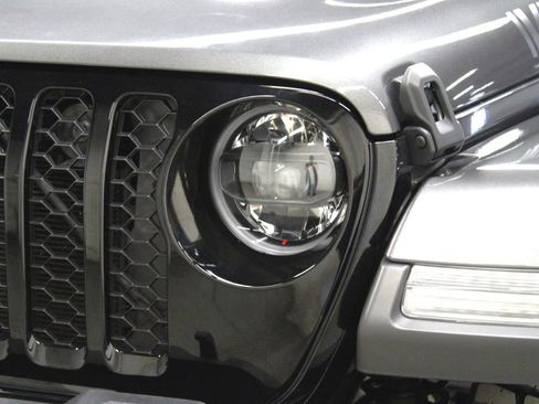 Used 2023 Jeep Gladiator Willys image 31