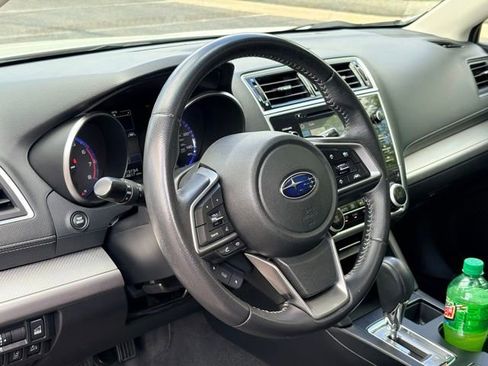 Used 2019 Subaru Outback 2.5i Premium w/ Popular Package #2 AWD/4WD image 12