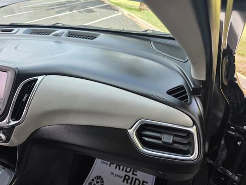 Used 2021 Chevrolet Equinox LS image 25