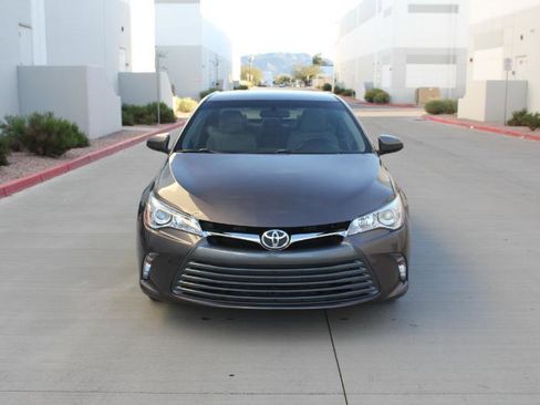 Used 2016 Toyota Camry LE image 2