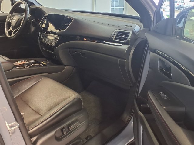 Used 2024 Honda Passport Black Edition image 27
