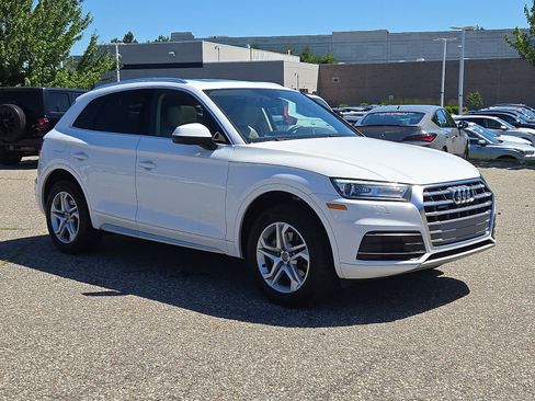 Used 2019 Audi Q5 2.0T Premium w/ Convenience Package AWD/4WD image 4