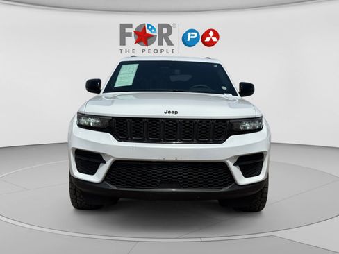 Used 2023 Jeep Grand Cherokee Altitude RWD image 8