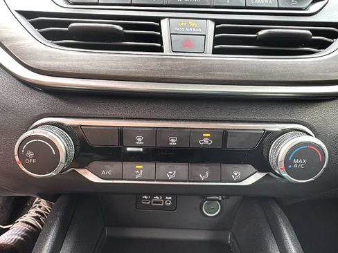 Used 2025 Nissan Altima 2.5 SV FWD image 21