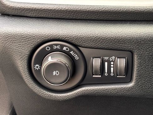 New 2026 Chrysler Pacifica Select w/ S Appearance Package FWD image 17
