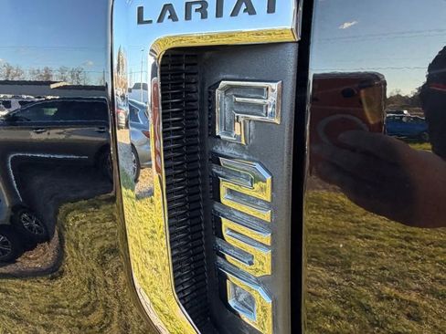 Used 2017 Ford F250 Lariat w/ Lariat Value Package image 11
