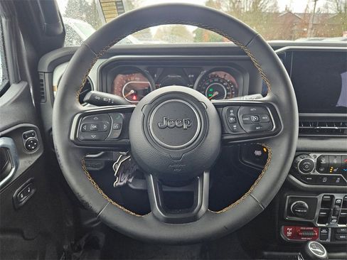 Certified 2024 Jeep Gladiator Sport image 22