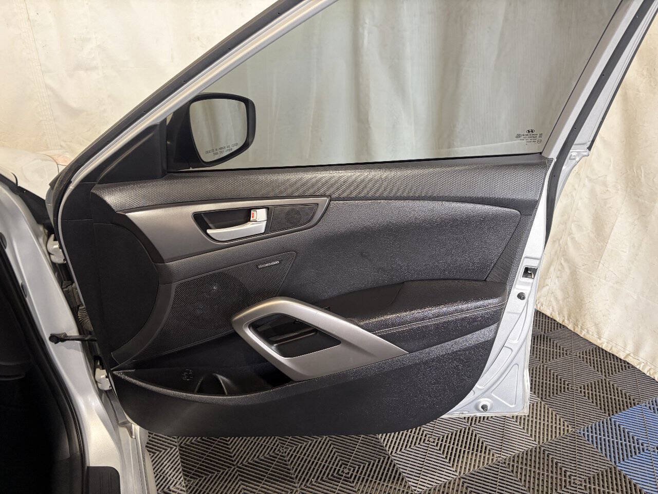 Used 2016 Hyundai Veloster Turbo FWD image 11