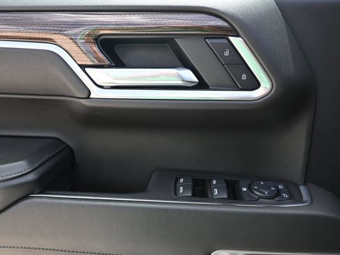 Used 2025 Chevrolet Silverado 1500 LT RWD image 8