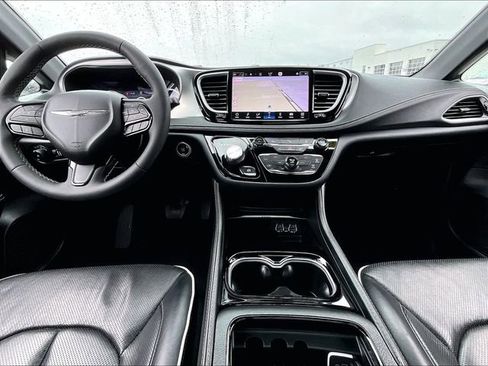 Used 2023 Chrysler Pacifica Limited w/ S Appearance Package image 22
