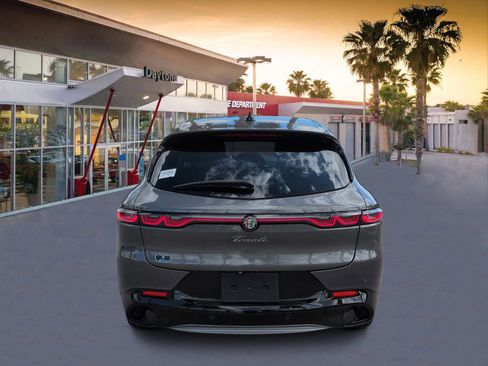 Used 2024 Alfa Romeo Tonale Ti AWD/4WD image 4