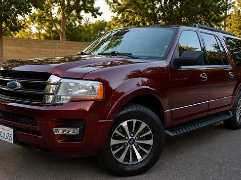 Used 2017 Ford Expedition EL XLT w/ Equipment Group 202A AWD/4WD image 1
