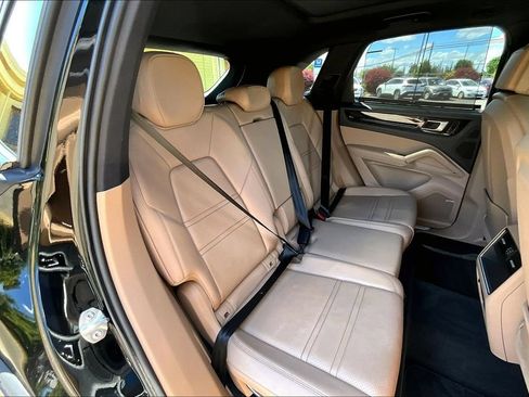 Used 2019 Porsche Cayenne AWD/4WD image 19