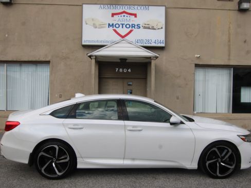 Used 2018 Honda Accord Sport image 4