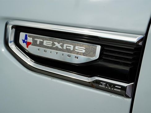 New 2026 GMC Sierra 1500 SLT image 10