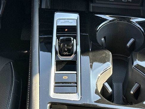 Used 2024 Volkswagen Atlas SE AWD/4WD image 17