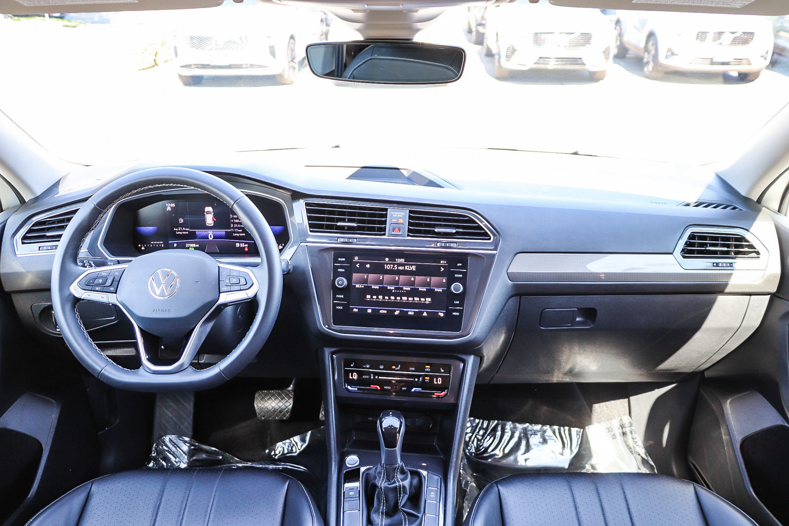 Used 2023 Volkswagen Tiguan SE FWD image 13