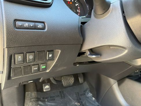 Certified 2019 Nissan Rogue S image 16