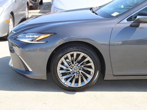 Certified 2025 Lexus ES 300h w/ Accessory Package (Z2) FWD image 4