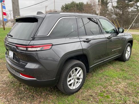 Used 2023 Jeep Grand Cherokee Laredo w/ Luxury Tech Group I image 3