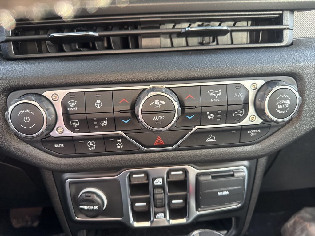 Used 2025 Jeep Gladiator Sport AWD/4WD image 33