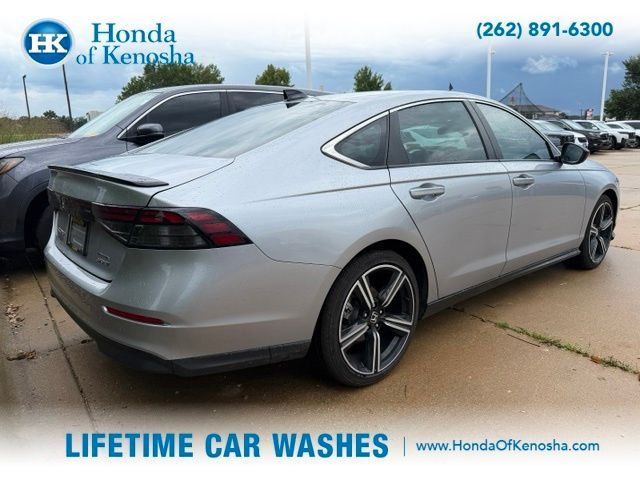 Used 2025 Honda Accord Sport image 2