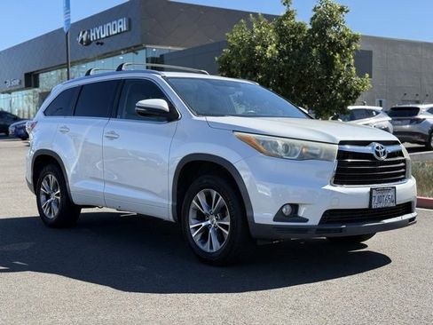Used 2015 Toyota Highlander XLE image 12