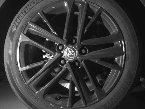 Used 2025 Toyota Camry SE image 15