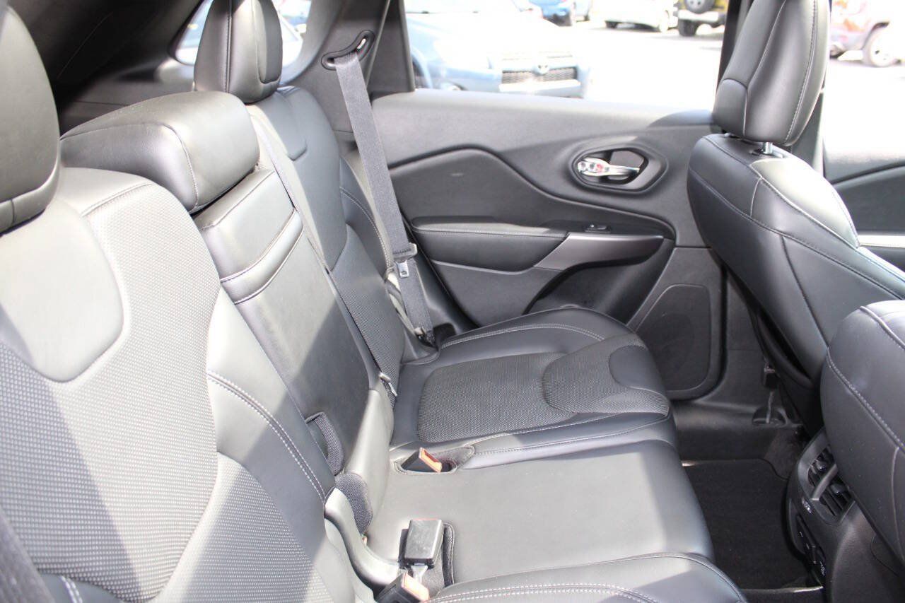 Used 2019 Jeep Cherokee Limited w/ Luxury Group AWD/4WD image 19
