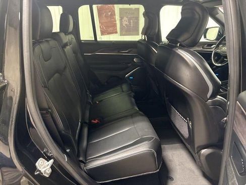 Used 2022 Jeep Grand Cherokee Overland w/ Luxury Tech Group IV image 28