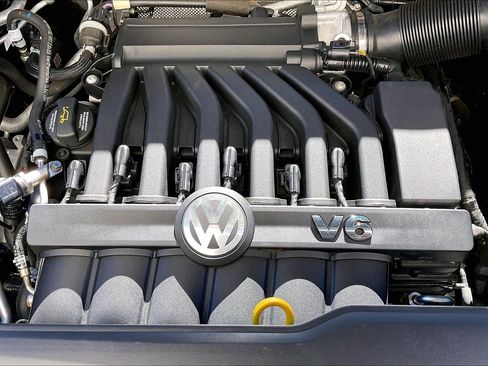 Certified 2021 Volkswagen Atlas SEL R-Line image 32