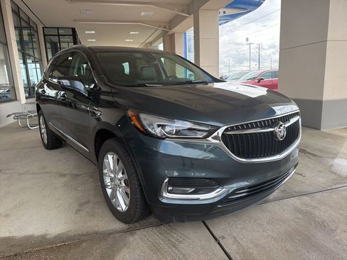 Used 2020 Buick Enclave Premium w/ Sun and Sites Package image 7