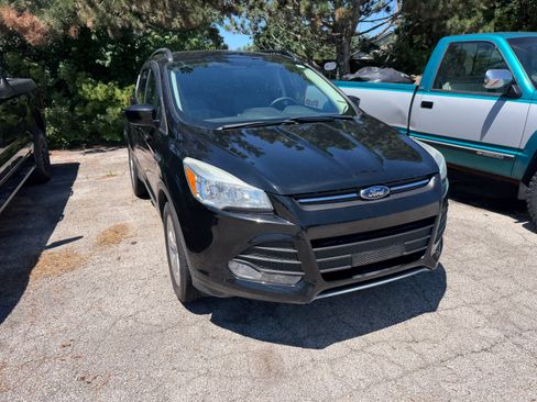 Used 2016 Ford Escape SE w/ Equipment Group 201A FWD image 2