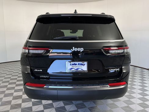 Used 2025 Jeep Grand Cherokee L Laredo AWD/4WD image 10