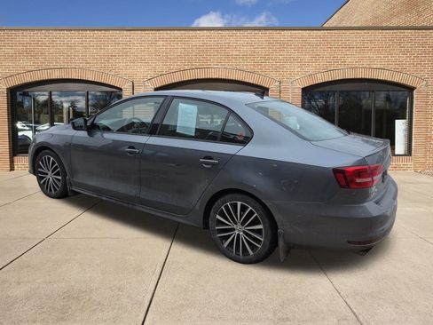 Used 2015 Volkswagen Jetta Sport image 5