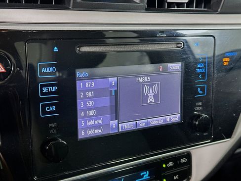 Used 2018 Toyota Corolla LE FWD image 19