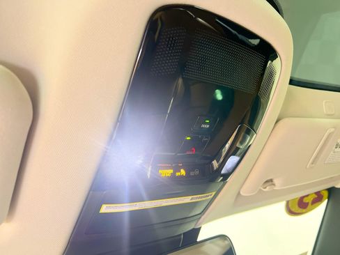 Used 2023 Lexus RZ 450e Premium image 22