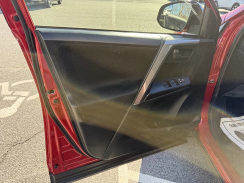 Used 2017 Toyota RAV4 LE image 14