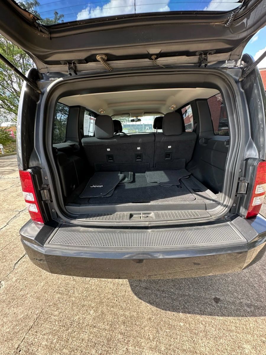 Used 2011 Jeep Liberty Sport AWD/4WD image 4