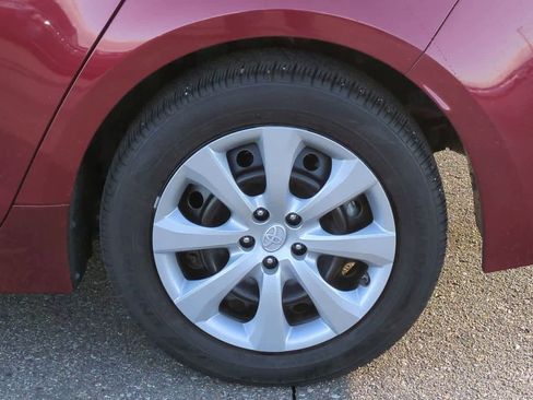 Used 2022 Toyota Corolla LE image 12