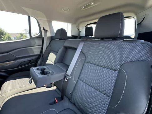 Used 2023 GMC Acadia SLE w/ Driver Convenience Package image 17