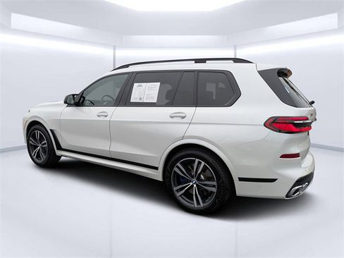 Used 2025 BMW X7 M60i image 4