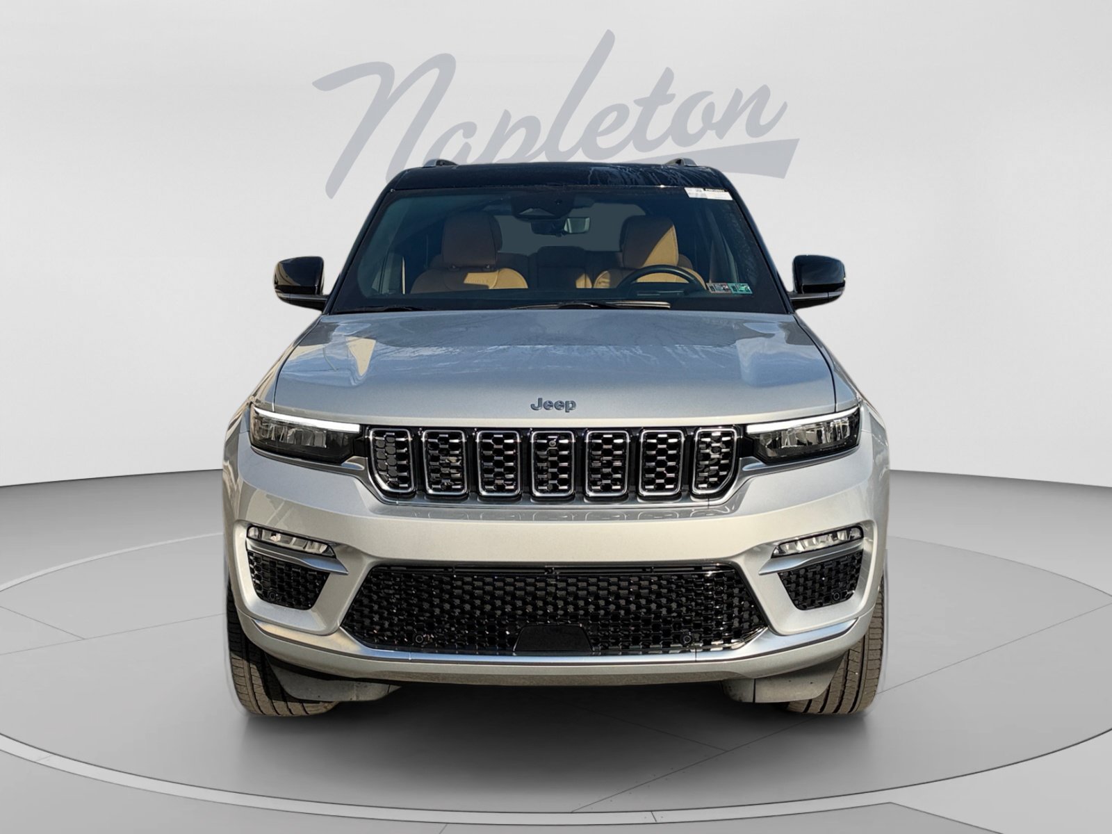 Used 2023 Jeep Grand Cherokee Summit AWD/4WD image 9