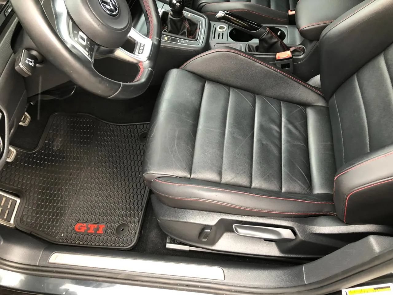 Used 2015 Volkswagen GTI SE FWD image 15