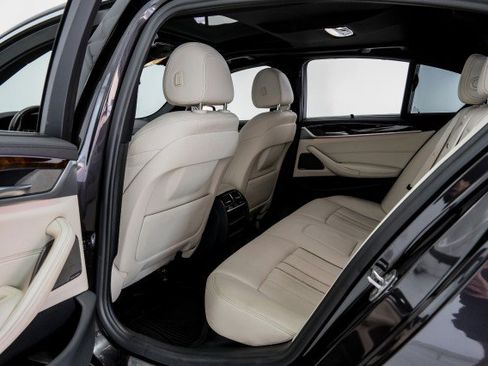 Used 2020 BMW 530i xDrive w/ Premium Package image 43