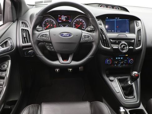 Used 2018 Ford Focus ST w/ Equipment Group 402A FWD image 17