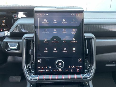 Used 2025 GMC Yukon AT4 w/ AT4 Premium Package AWD/4WD image 17