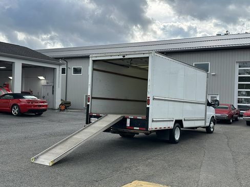 Used 2021 GMC Savana 3500 Extended w/ Power Convenience Package RWD image 18
