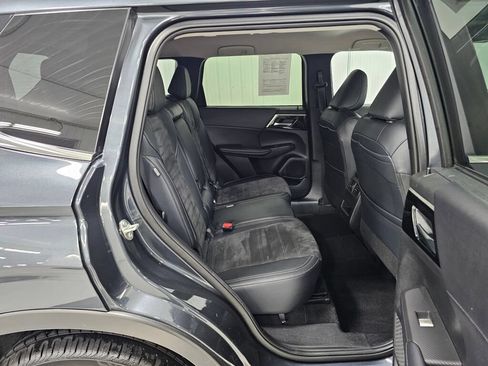 Used 2024 Mitsubishi Outlander SE AWD/4WD image 19